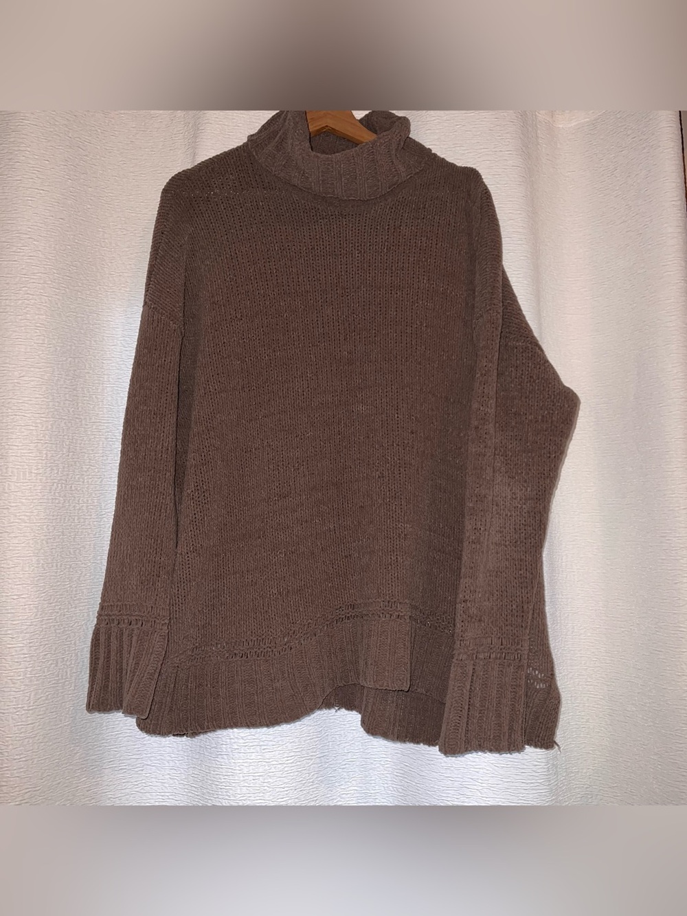 Woman's Medium Turtleneck Aerie Sweater